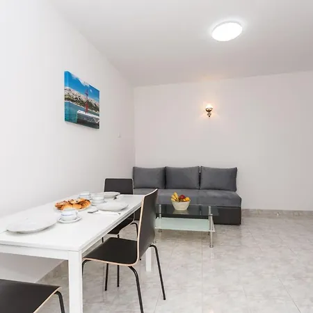 Apartment In Mit Eigenem Balkon - B59555